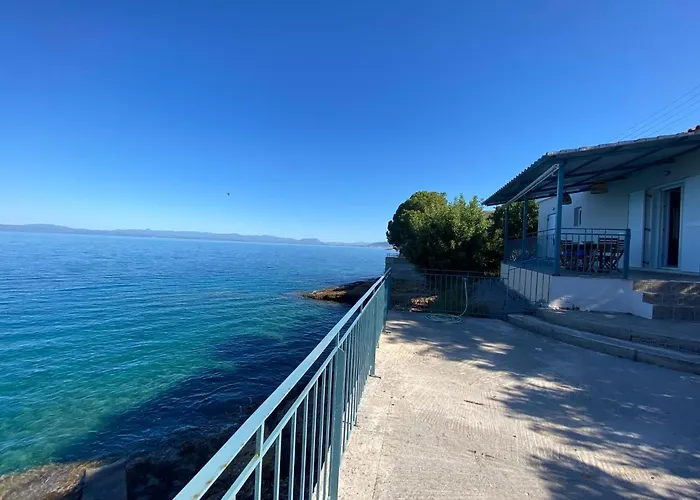 Sea House Kitries